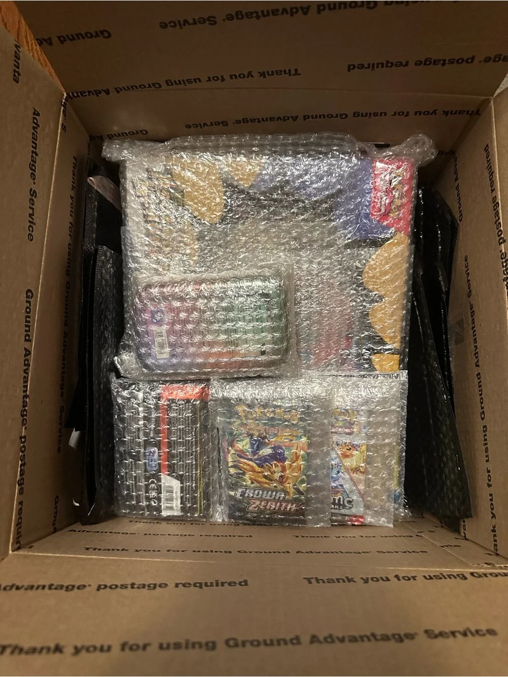 Pokémon TCG Lot 33 booster packs+1 mini tin + 1 box